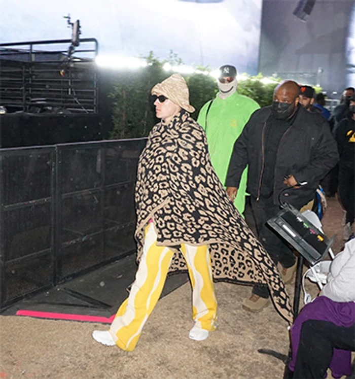 Justin Bieber a fost într-o ţinută ciudată. Foto: Profimedia