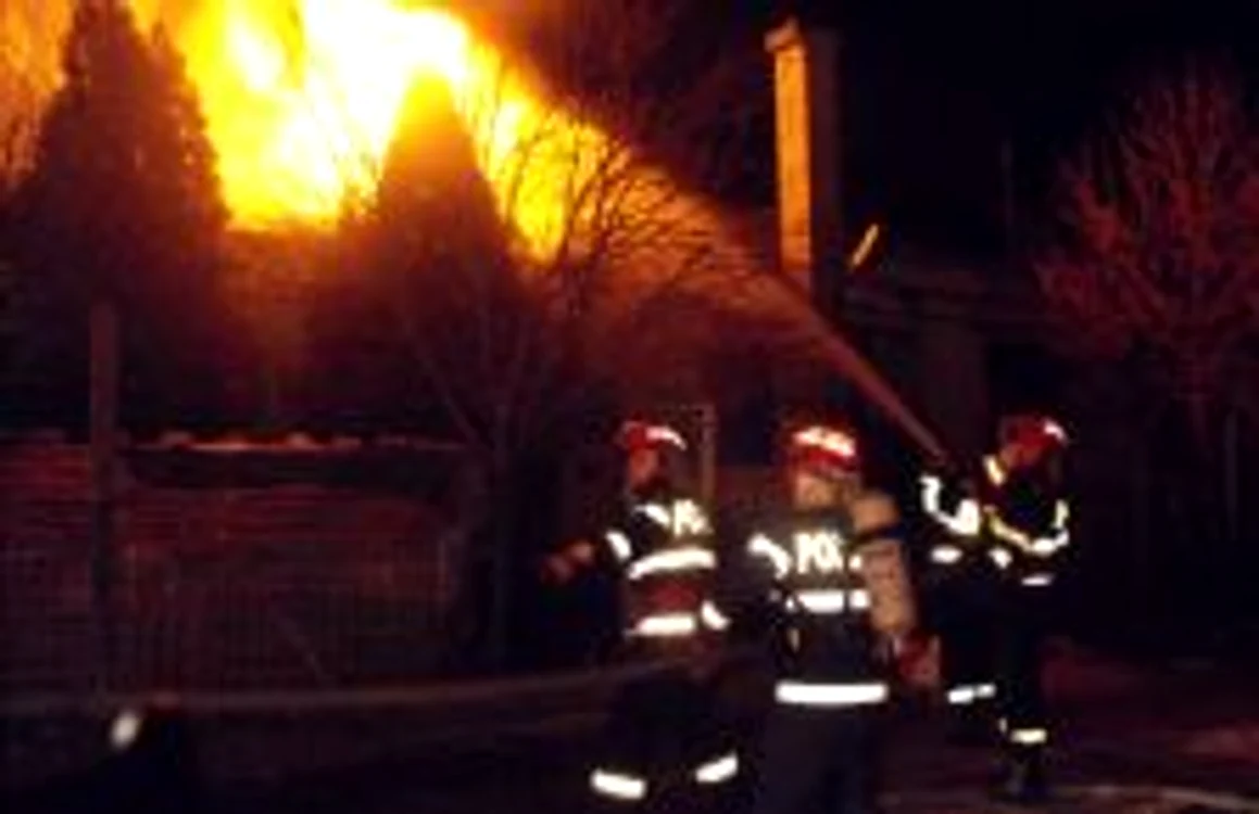 Incendiile de vegetaţie uscată pot mistui chiar şi locuinţele