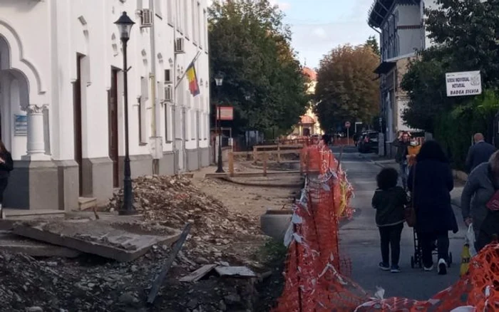 Pe şantierul de modernizare a Căii Eroilor nu se mai lucrează de o bună bucată de timp