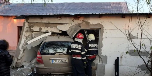 Accident - mo masina a intrat intr-o casa in Ploiesti