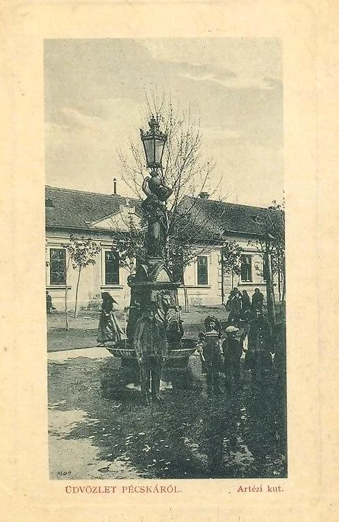 De pe timpuri sătenii de adunau la fântână FOTO arhivă Camelia Chifor