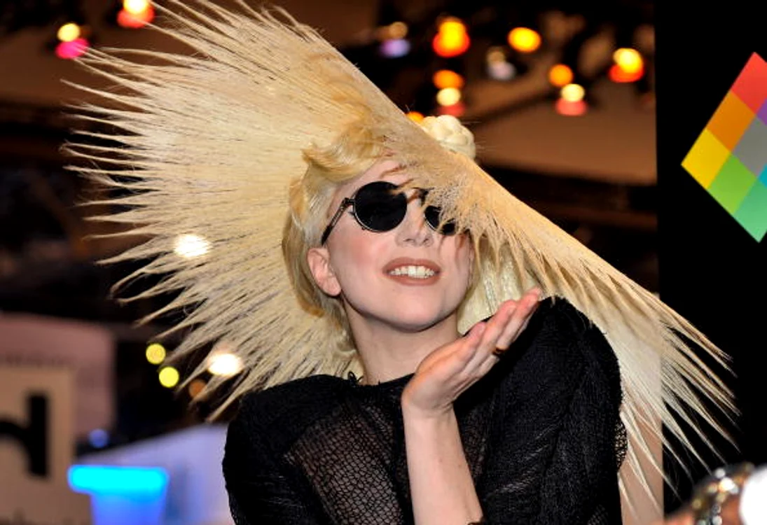 Lady Gaga, certată cu sutienul - i s-au văzut sânii prin bluza transparentăFoto Getty