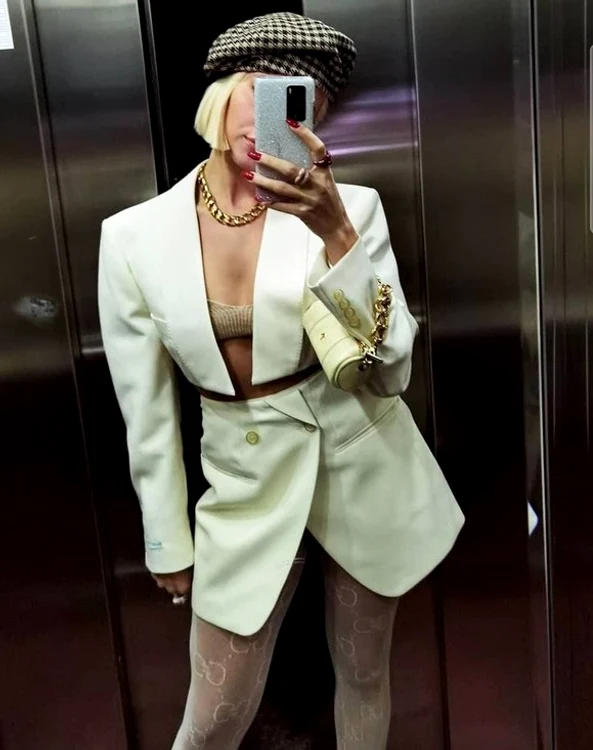 
    Lidia Buble, o altă ținută sexy și extravagantăfoto: Instagram  