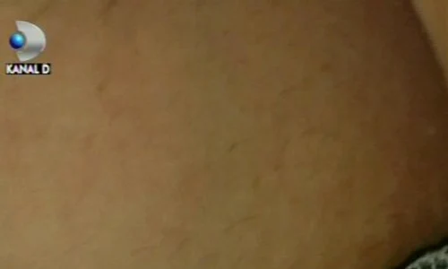 Apariţie şocantă la un eveniment monden (Foto: captură video Kanal D) jpeg