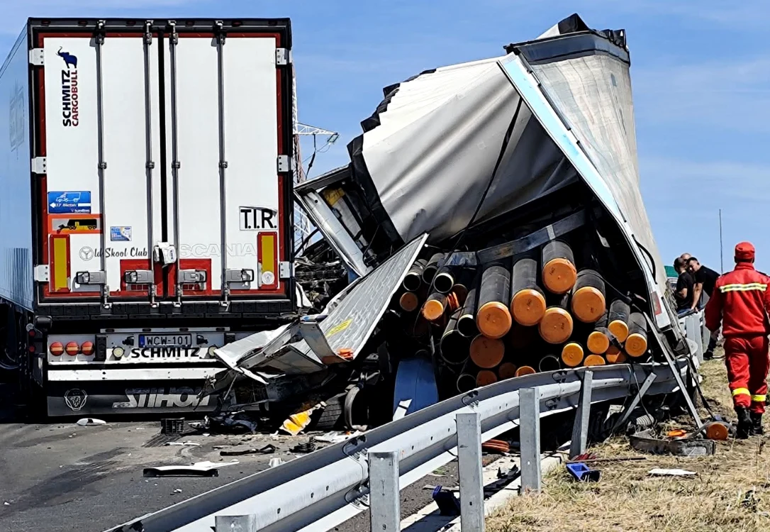 Accidentul nu s-a soldat cu victime. FOTO: Facebook/Info Trafic DEx 12 Pitești - Craiova