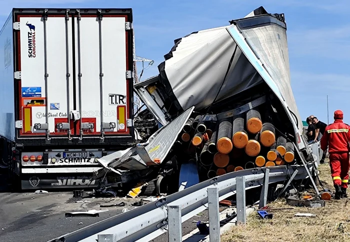Accidentul nu s-a soldat cu victime. FOTO: Facebook/Info Trafic DEx 12 Pitești - Craiova