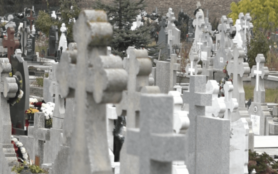 Bărbat decedat în cimitir, la Slatina. Efectua lucrări de reparații în regie proprie