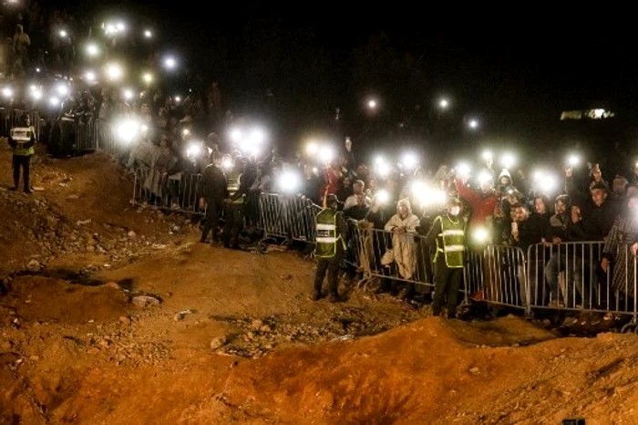 Baiatul de 5 ani, căzut într-un puţ adânc, a murit foto: AFP