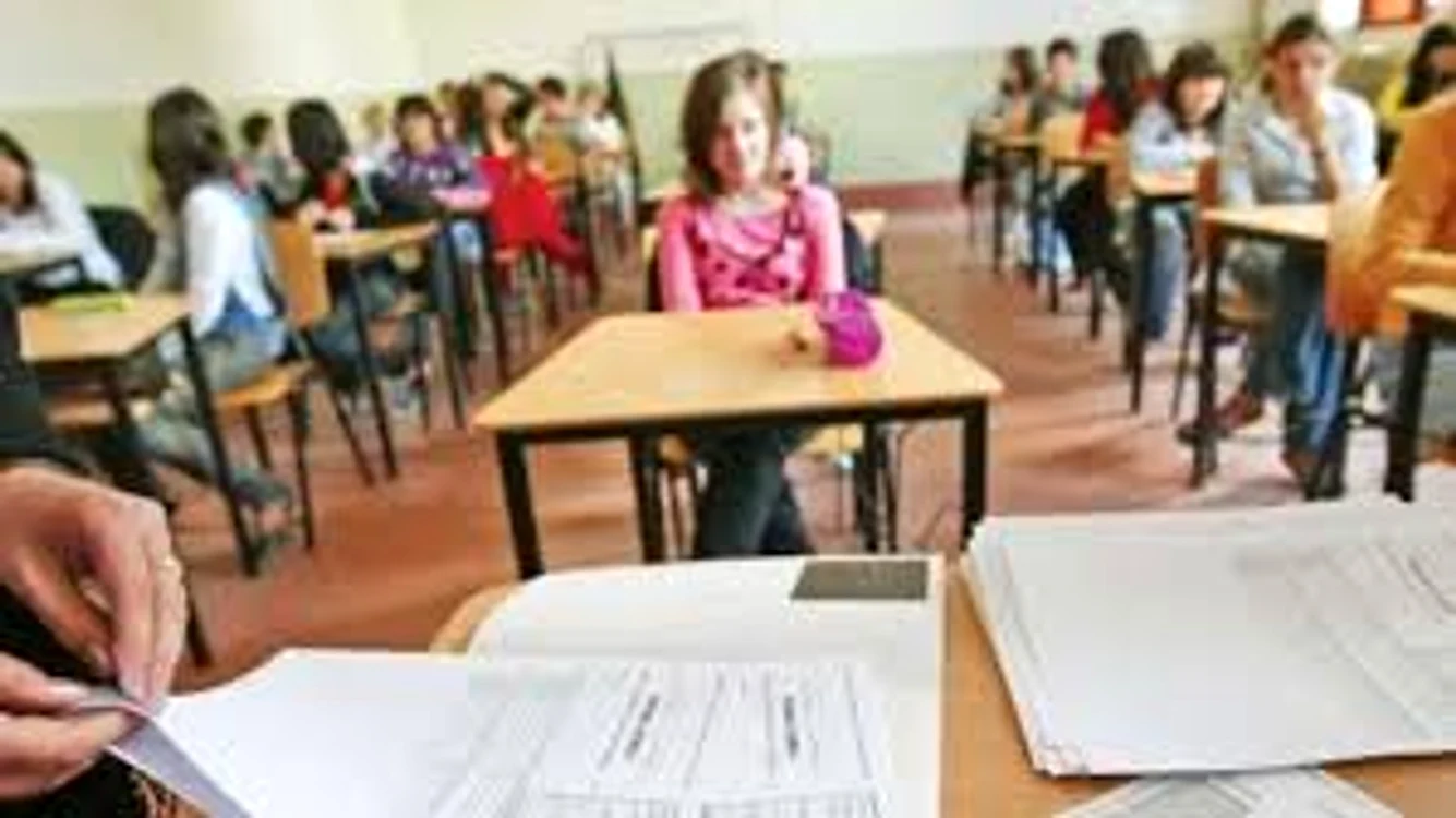 
    Notele de la aceste evaluări nu se trec în catalog, ci se folosesc pentru realizarea unui portofoliu de lucru pentru fiecare copil în parte, care arată nivelul de cunoştinţe  