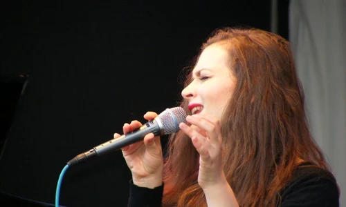 elina duni jpg