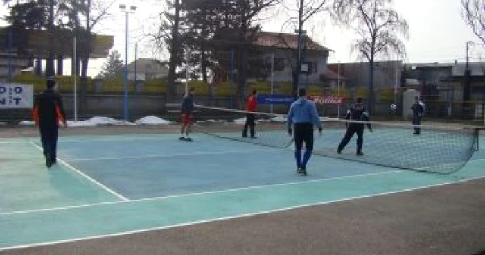 Fotbalul de câmp este în plină desfăşurare