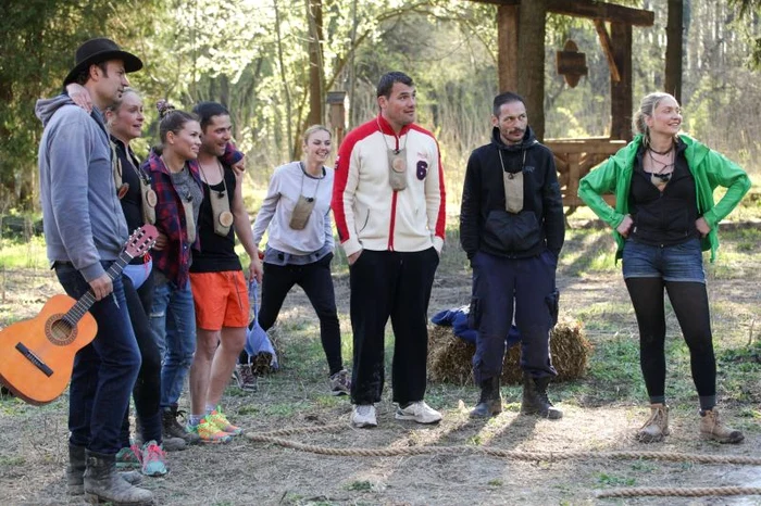 Toţi concurenţii de la "Ferma Vedetelor" revin pentru a vota eliminarea unuia dintre cei cinci rămaşi în cursa pentru marele premiu de 50.000 de euro