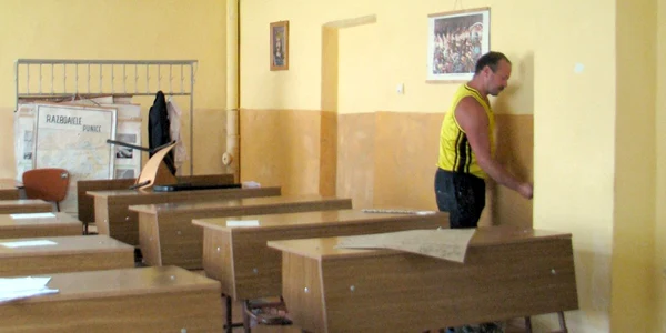 Şcolile riscă să rămână fără autorizaţii