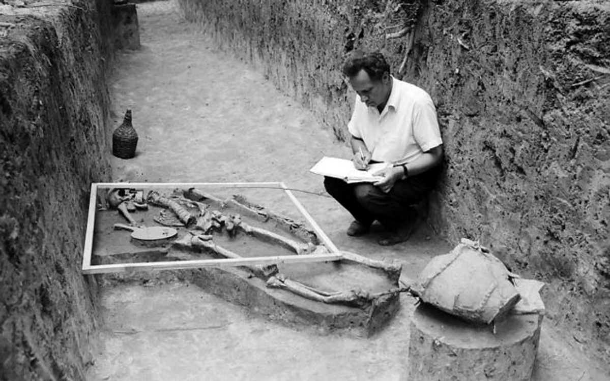 Gavrilă Simion la Enisala în anii 70 FOTO www.cimec.ro