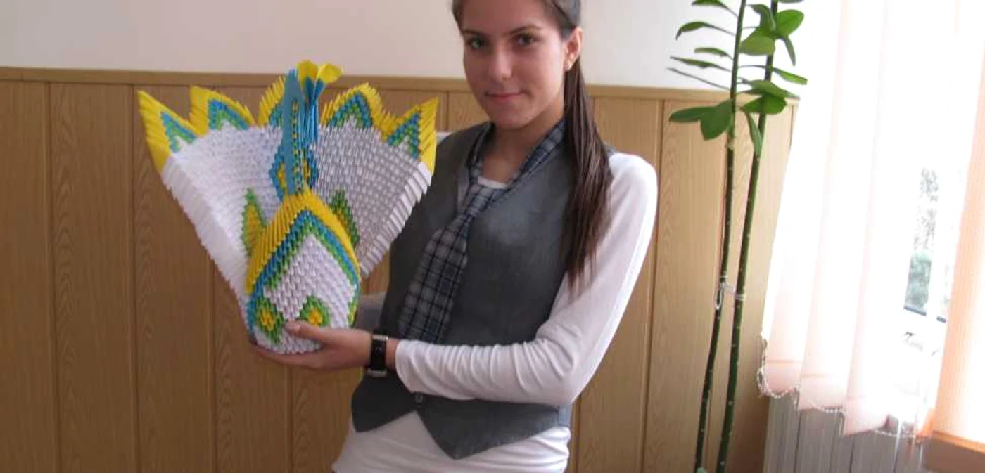 Georgiana Stan a deprins singură tainele artei origami foto: Mădălin Sofronie 