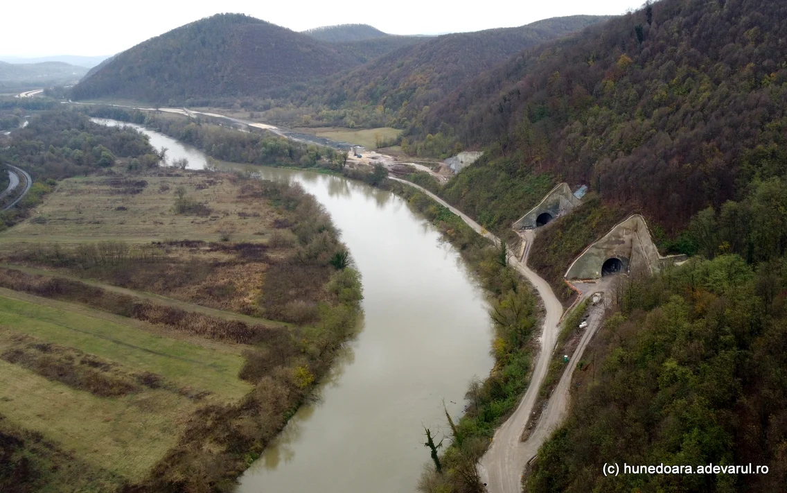 Tunelurile de pe valea Mureșului Foto Daniel Guță  ADEVĂRUL (78) JPG