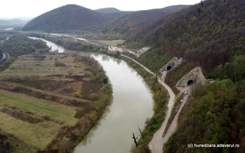 Tunelurile de pe valea Mureșului Foto Daniel Guță  ADEVĂRUL (78) JPG