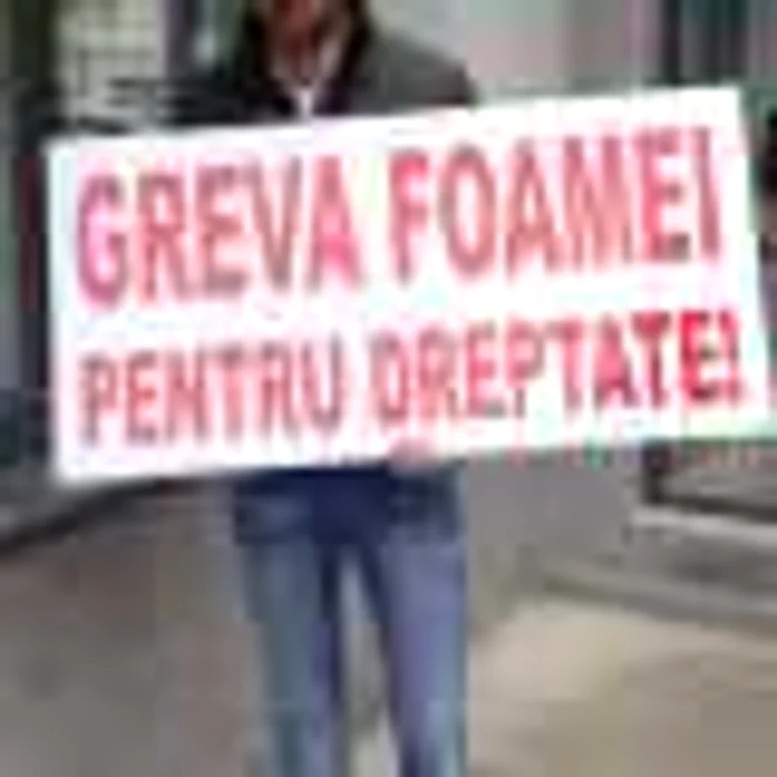 Florin Saragea face greva foamei la Parchetul Constanţa Foto Sînziana Ionescu