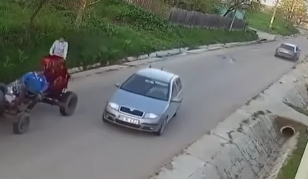 Două fetițe, de 3 și 11 ani, stropite cu spray lacrimogen dintr-o mașină. Cea mai mică a suferit arsuri de gradul I