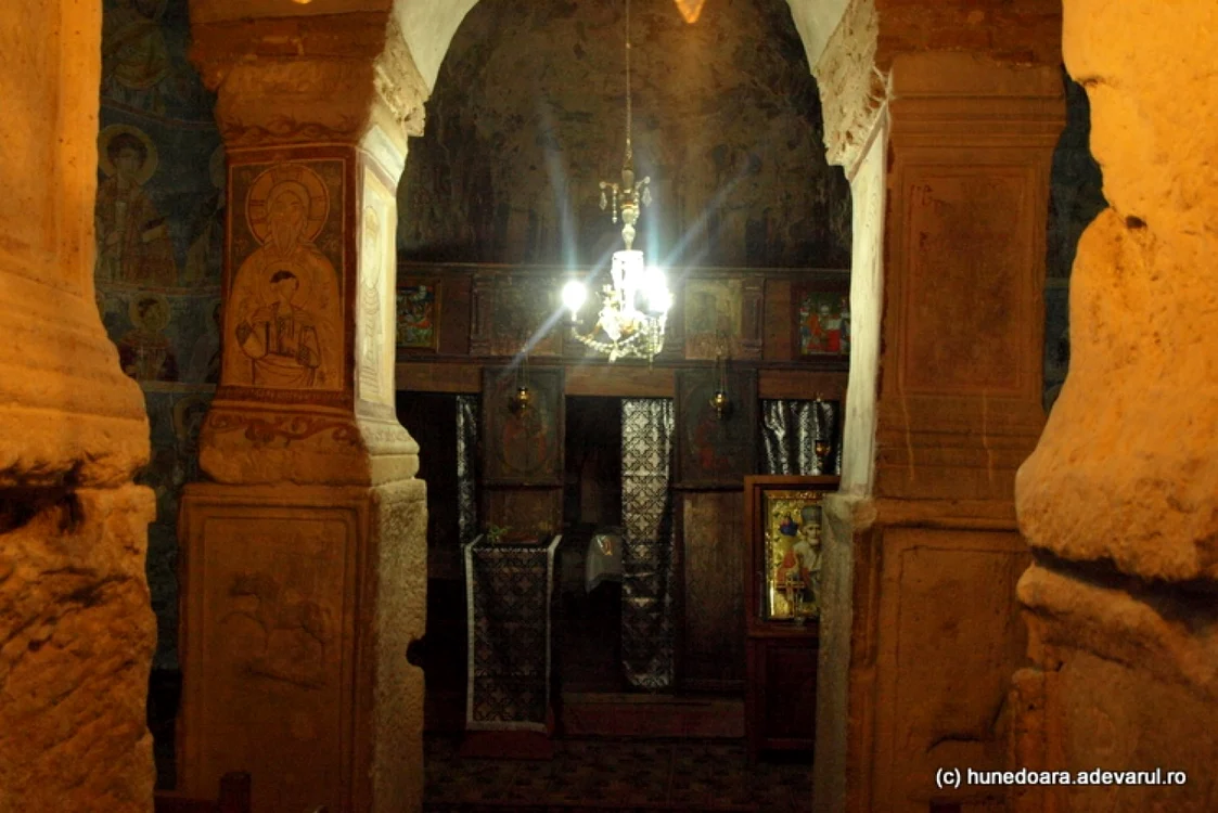biserica densus interior foto daniel guta adevarul