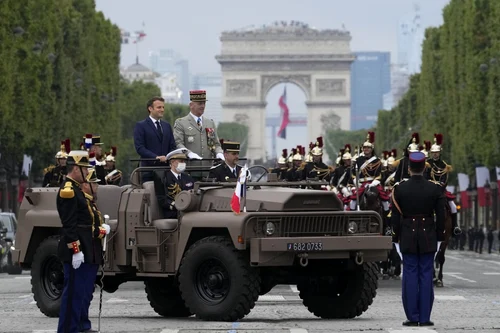 Ziua Naţională a Franţei Tradiţionala paradă revine pe Champs-Élysées după un an de pauză din cauza pandemiei. FOTO EPA-EFE