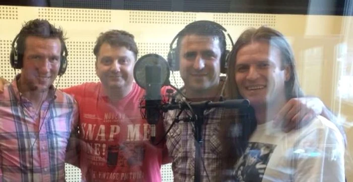 
    Rafael (dreapta), solistul Iris, spune că imnul nu are expresii cu tentă jignitoare  