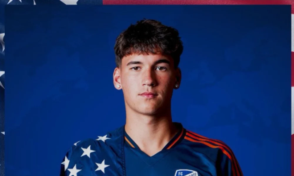 Fotbalist român, convocat la naționala Statelor Unite. Are 17 ani și joacă pe postul de fundaș