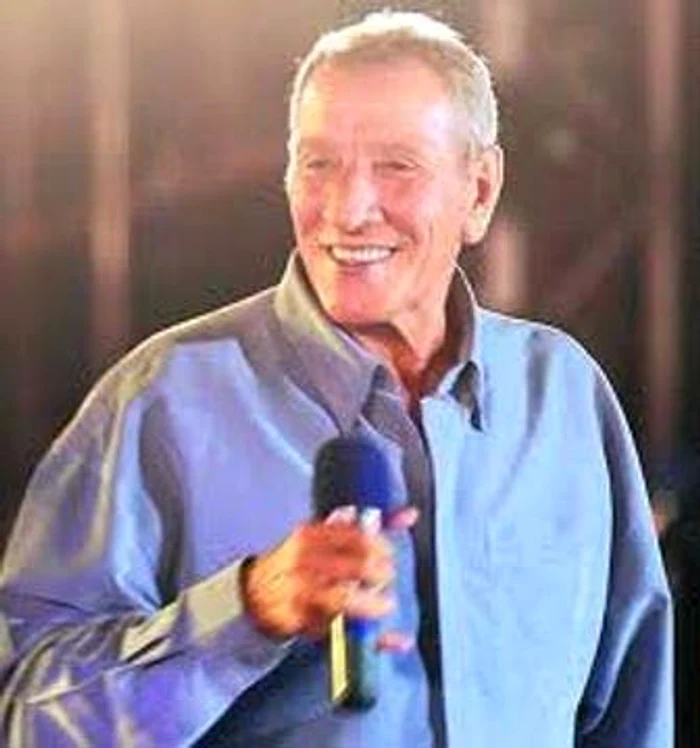 
    Gil Dobrica  