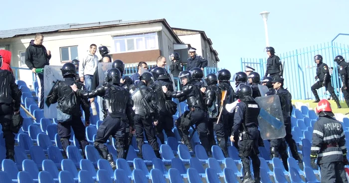 Jandarmii vor asigura ordinea la meci FOTO Corina Macavei