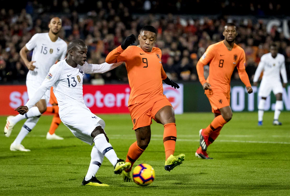 
    Olanda a făcut un meci mare în fața Franței și a câștigat cu 2-0Foto: EPA  