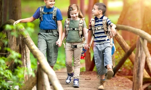 3 de ce este bine sa il lasi in tabere si excursii jpg jpeg