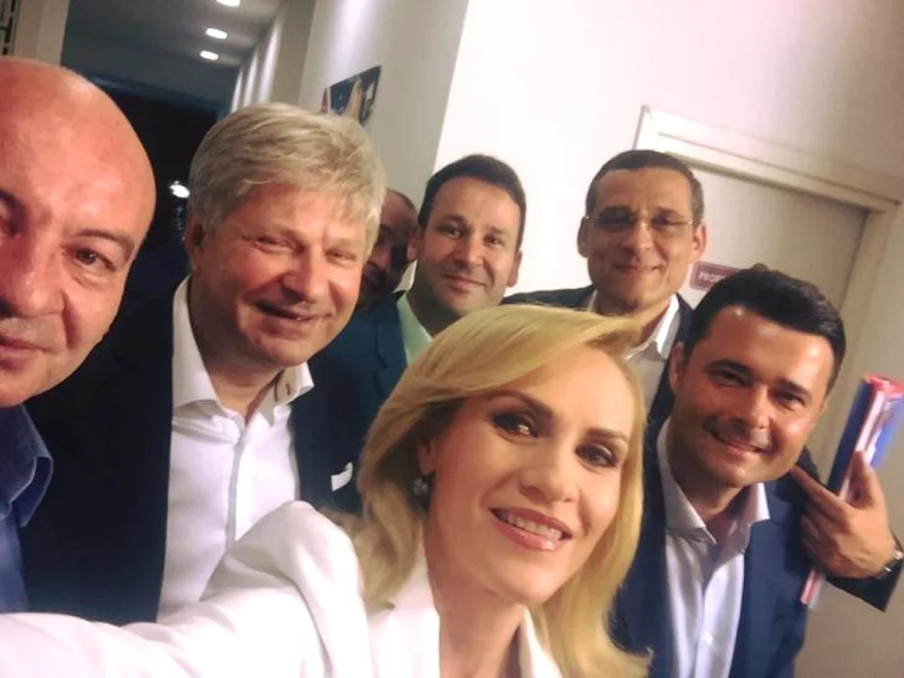Gabriela Firea selfie cu ceilalti primari  FOTO Facebook Firea