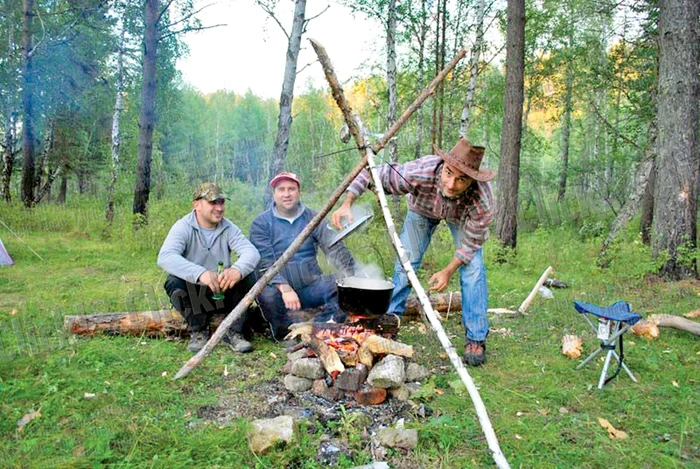 
    Cei patru arădeni vor să  parcurgă un traseu în formă  de inimă, lung de 25.000 de kilometri  