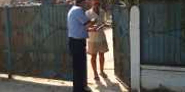 Poliţiştii i-au învăţat pe locuitorii din Drăgăşani cum să se ferească de hoţi