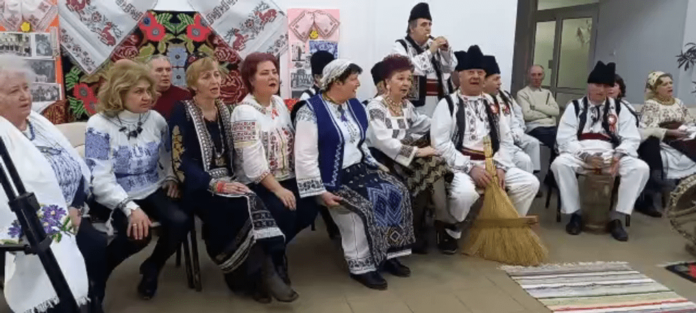 Satul din Moldova unde au fost reînviate șezătorile. Rășchitorul și vârtelnița, la loc de cinste VIDEO