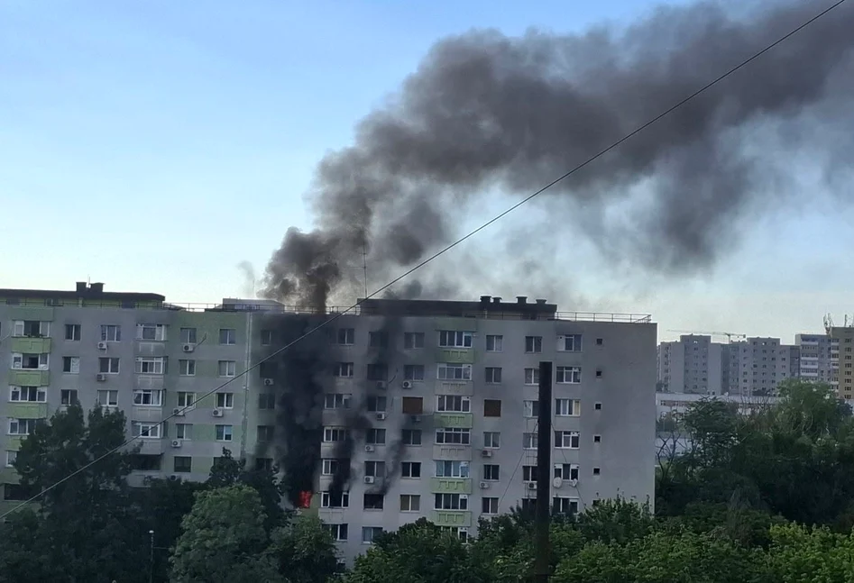 Bloc în flăcări în Capitală foto: FB