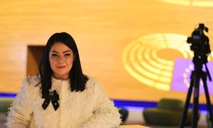 Emisiunile Oanei Tache de la mare vor fi o ocazie excelentă pentru ascultătorii care se vor conecta cu spiritul estival