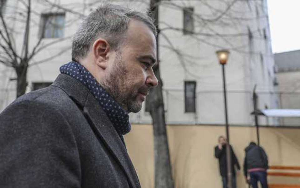 Poliția Capitalei îl caută pe Darius Vâlcov. Fostul ministru are de executat șase ani de închisoare