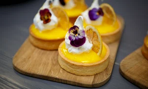 1 mini tarte cu crema de lamaie flori comestibile jpg jpeg