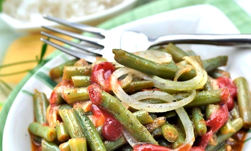 salata de fasole verde cu rosii jpeg