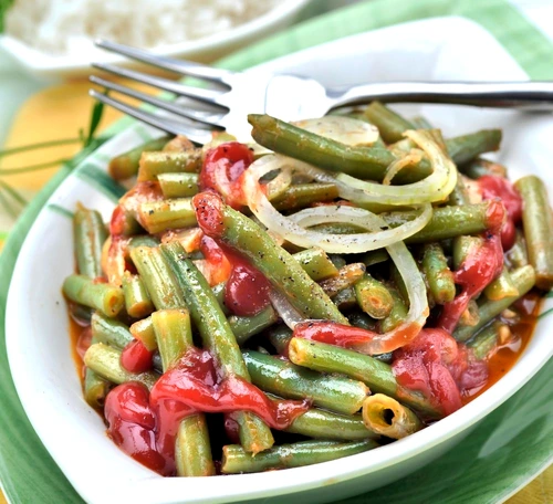 salata de fasole verde cu rosii jpeg