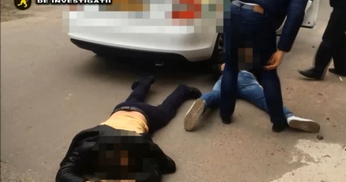 Reţinuţi pentru trafic de persoane. FOTO: captură video