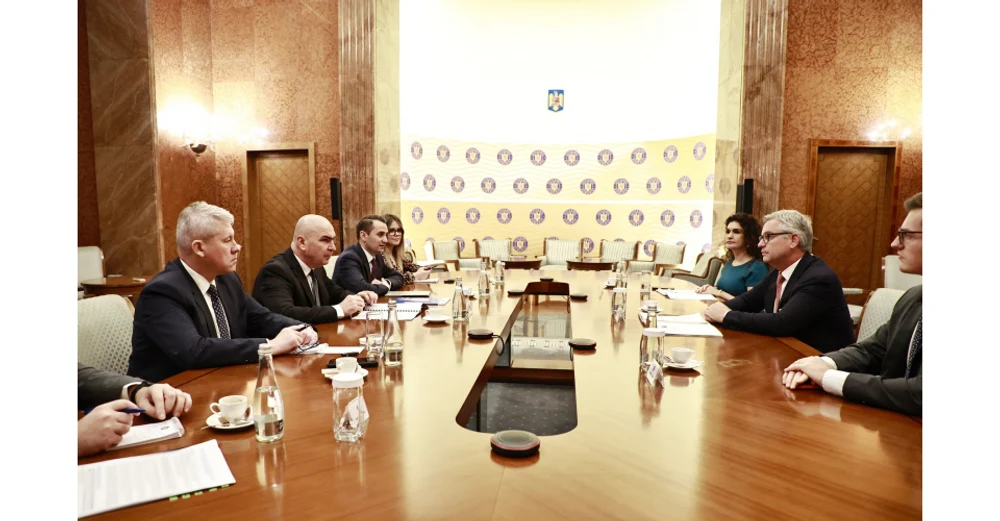 Premierul Bolojan, discuții la Palatul Victoria cu comisarul european pentru afaceri interne și migrație, Magnus Brunner