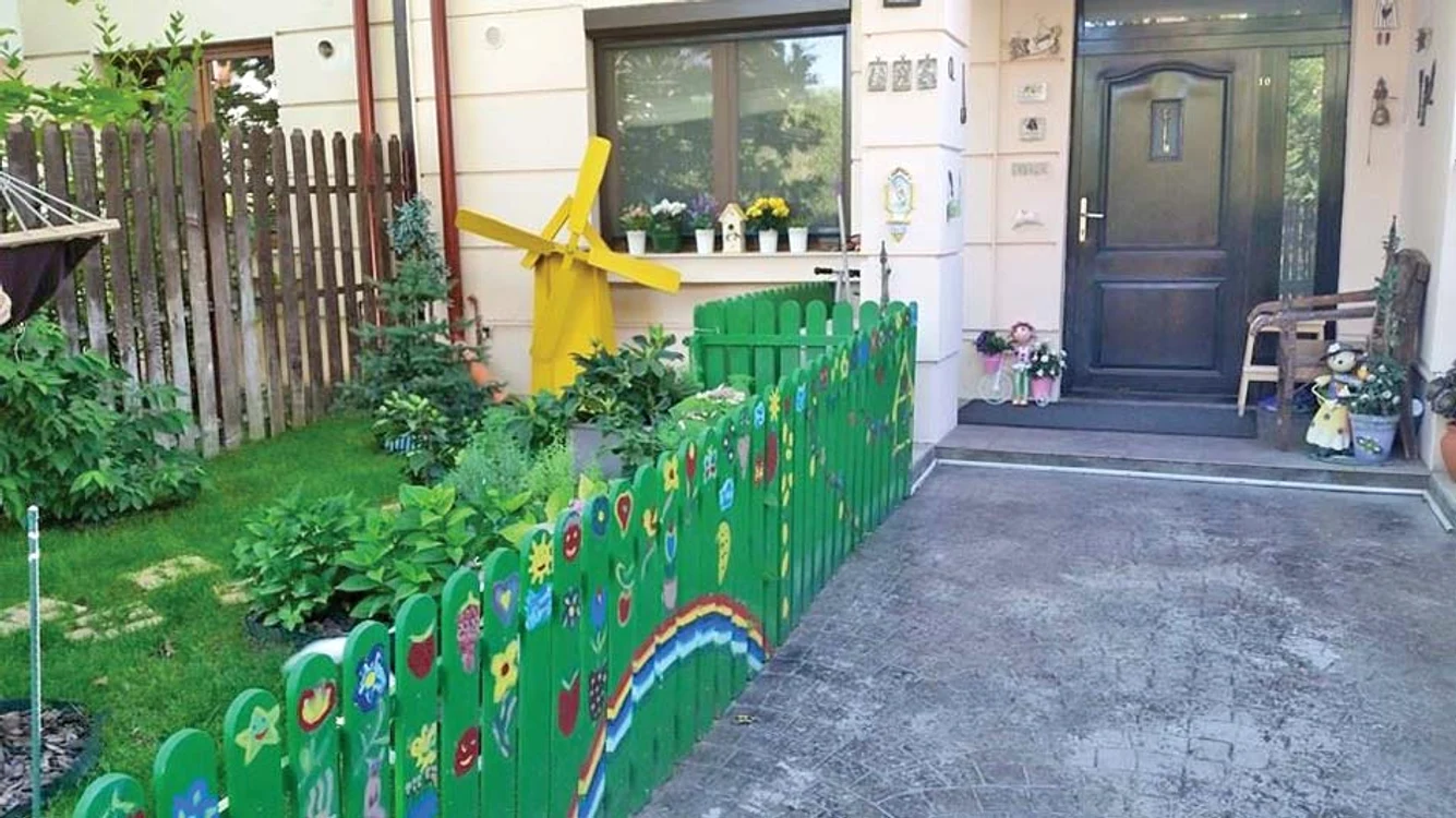 Aşa arată intrarea din faţă