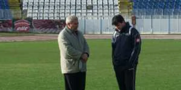 Falub împreună cu preşedintele clubului Marian Sarmeş