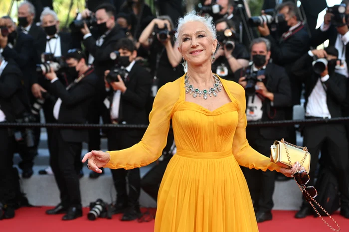 Hellen Mirren a strălucit pe covorul roșu de la Cannes într-o rochie galben intensfoto: Getty Images
