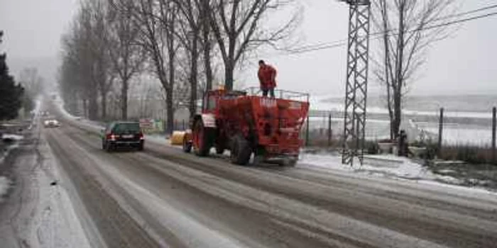 Utilajele de deszăpezire au ieşit la trebă