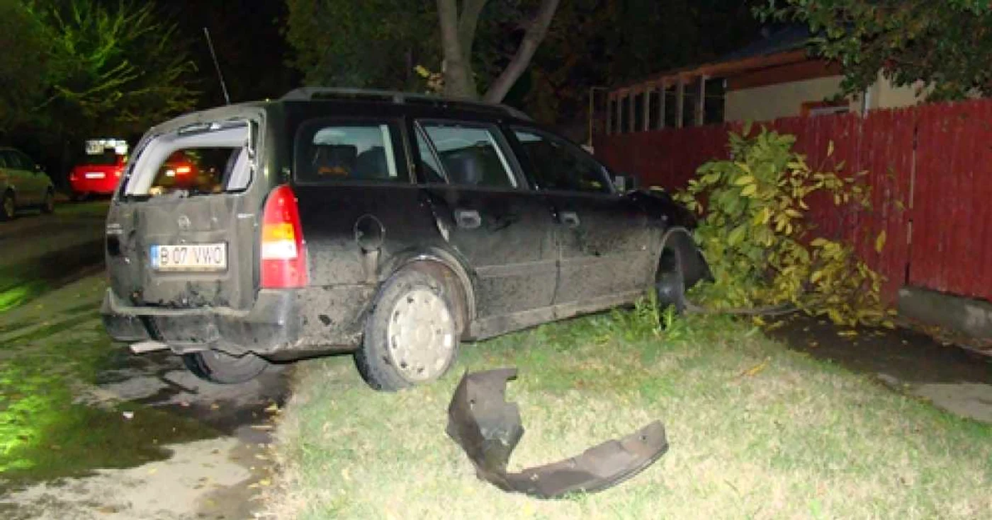 Maşina condusă de tânărul care a provocat accidentul