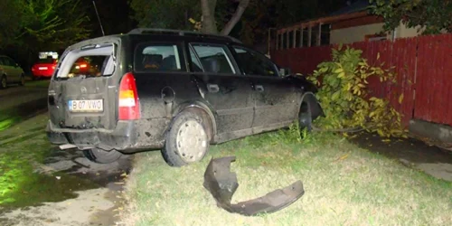 Maşina condusă de tânărul care a provocat accidentul