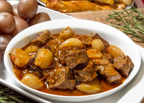 stifado cipru carne miel food shutterstock 228137932 jpeg